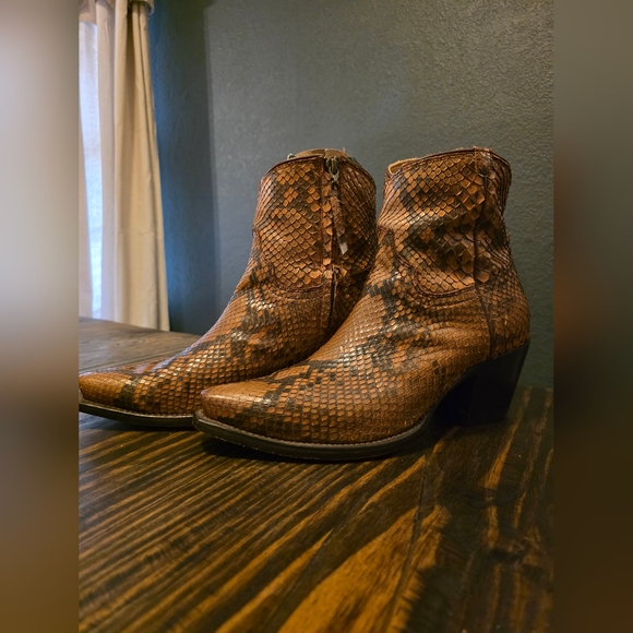 Tecovas The Zoey - Saddle Python 9B - Picture 2 of 7